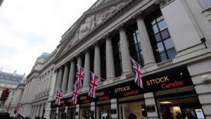 London Stock Exchange Dips Amid Recession Fears and Weak Pound